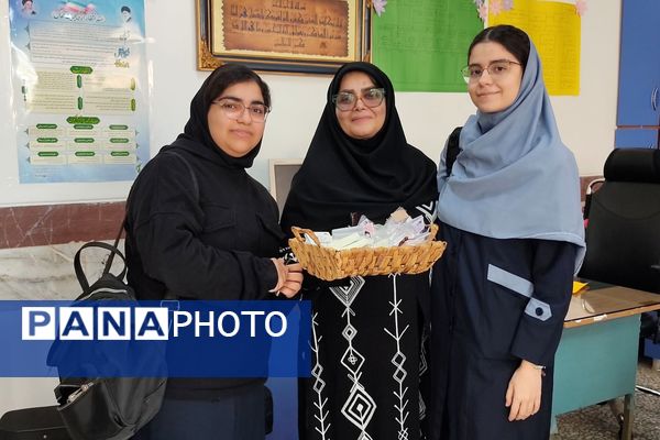 گرامیداشت روز دانش‌آموز در دبیرستان فرزانگان قائمشهر