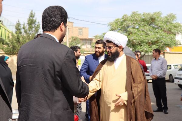 آیین گرامیداشت مقام معلم و به صدا درآوردن زنگ سپاس معلم در مدرسه شهید مرادی و شهید کلانتری پاکدشت