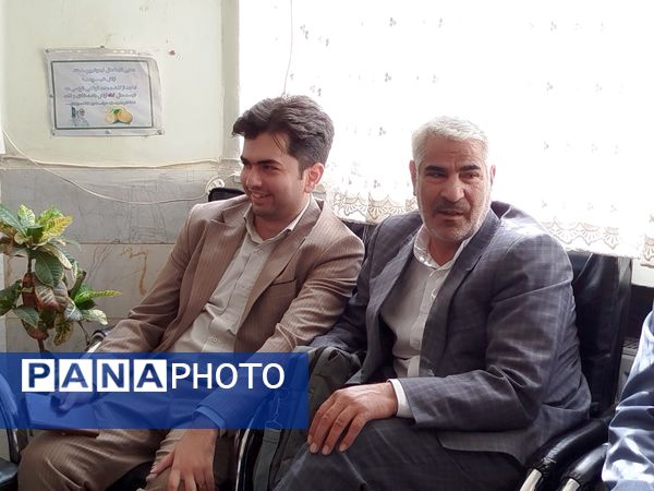 بازدید معاون پرورشی و تربیت بدنی آموزش و پرورش کاشمر از دبیرستان امام حسین (ع) 