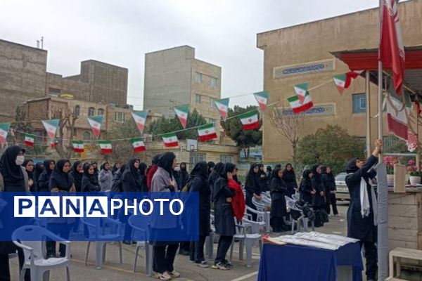  جشن ۲۲ بهمن در دبیرستان حضرت زینب(س) شهرری