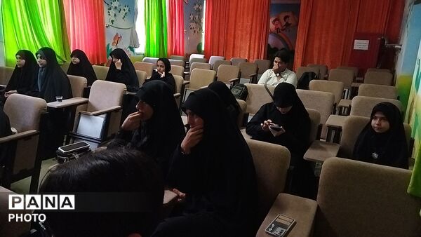 کلاس آموزش تدوین و کولاژ ویژه دانش آموز خبرنگاران پانای نیشابور 
