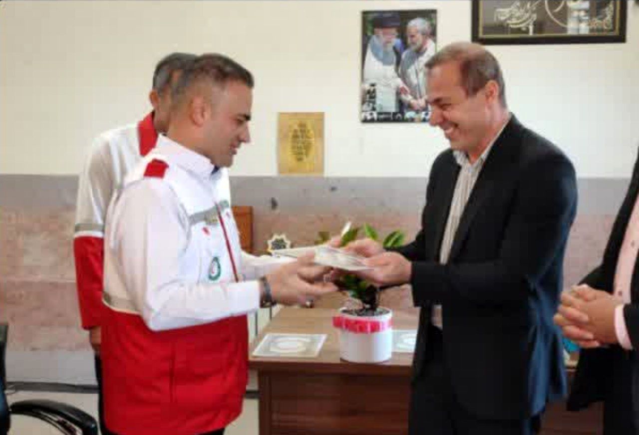 دیدار مدیر آموزش و پرورش سملقان با پرسنل هلال احمر