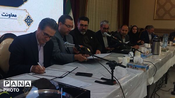 ۹ تفاهم نامه برای ساخت و بازسازی مدارس نیشابور توسط عبدالرضا وکیلی امضا شد