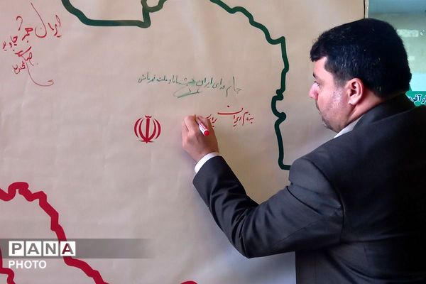 ردپایی از نقش و نگار در نمایشگاه دائمی شهرداری قرچک با آثار جشنواره دانش‌آموزی فرهنگی- هنری فردا
