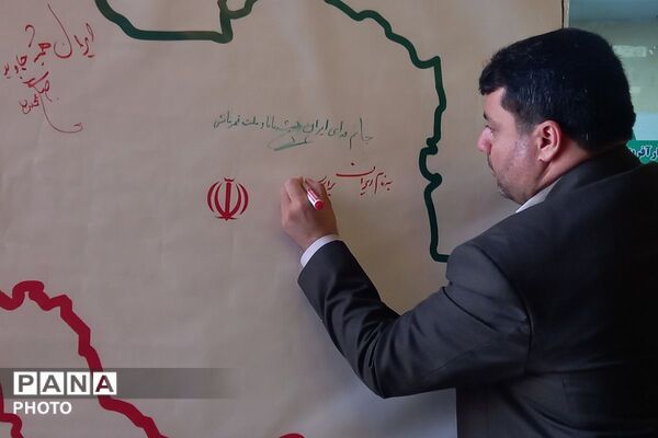 ردپایی از نقش و نگار در نمایشگاه دائمی شهرداری قرچک با آثار جشنواره دانش‌آموزی فرهنگی- هنری فردا