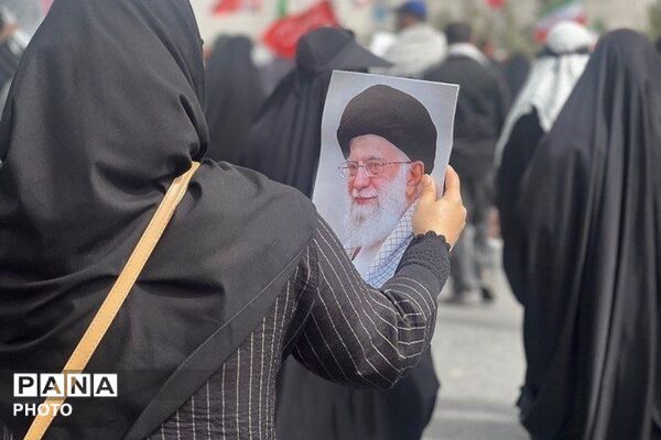تشییع پیکر رهبر شهید در قم و جمکران