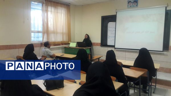جلسه هدایت تحصیلی دبیرستان دخترانه حضرت زینب(س) کاشمر