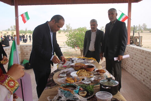 جشنواره غذا و صنایع دستی در اردوی تمشک دختران استان بوشهر