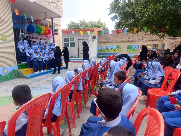 جشن غنچه‌های  کودکستان مهر و ماه آشخانه 