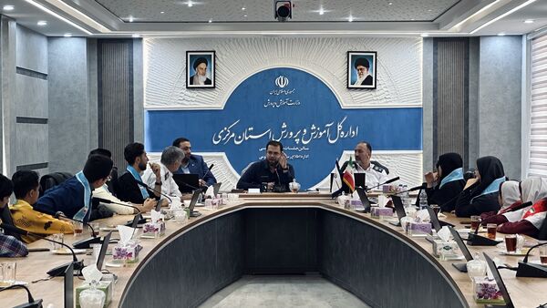 نشست صمیمانه قائم‌مقام سازمان دانش‌آموزی کشور با نمایندگان دانش‌آموزان پیشتاز وخبرنگاران‌پانای استان مرکزی
