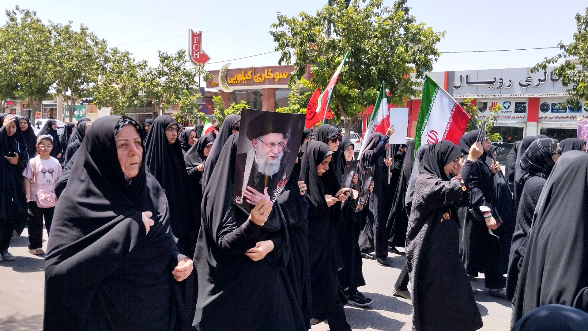 مراسم تشییع نمادین رهبر شهید انقلاب در دلیجان 