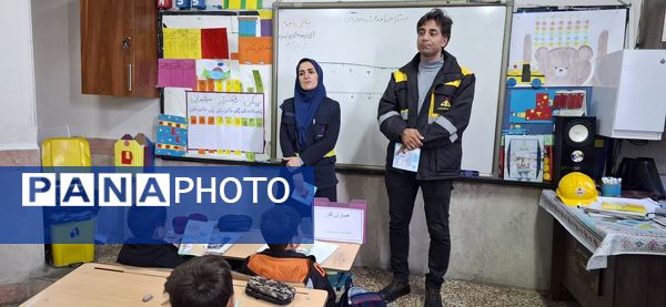 آموزش مصرف درست گاز همزمان با سرد شدن هوا در دبستان ملاصدرا در شهرستان قدس