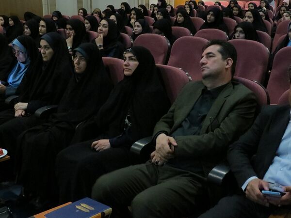 دیدار مشاور وزیر در امور زنان با دانشجویان دانشگاه فرهنگیان 