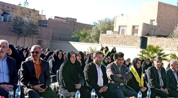 آئین نواختن زنگ انقلاب در دبیرستان حجاب بافق