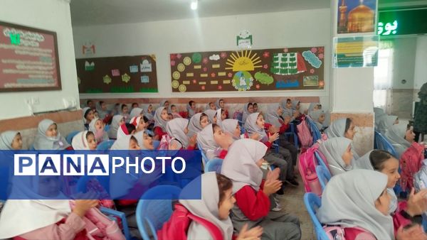 جشن شکوفه ها در دبستان نیایش 