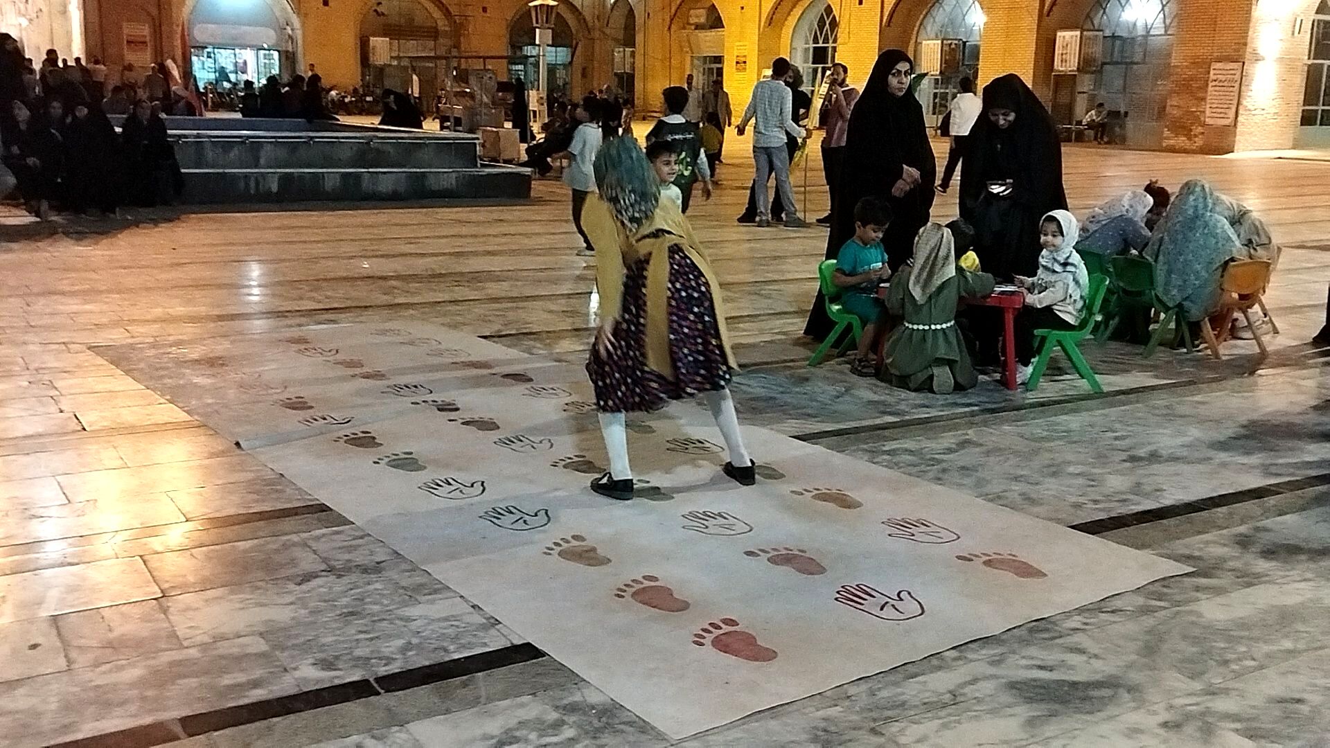 غرفه دهه نودی ها در هشتاد و دومین شب از اجتماعات مردمی نیشابور 