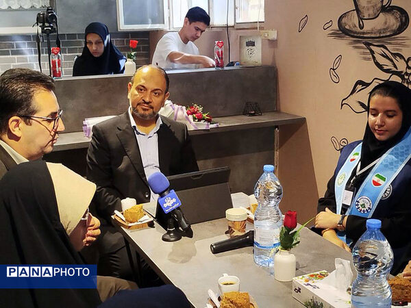 افتتاح «کافه گفت‌وگوی دخترونه» بجنورد
