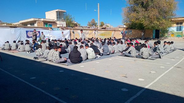 رزمایش پدافند غیر عامـل در دبیرستان نمونه دولتی شهید حاج قاسم سلیمانی شهرستان بن 