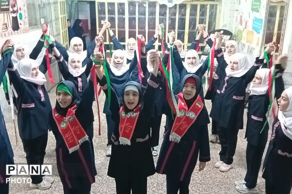 هم‌صدایی دانش‌آموزان دبستان هدی در تجمعات شبانه مردمی علیه صهیونیست