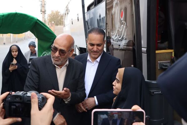 اعزام دانش‌آموزان دختر یزدی به سفر معنوی حج عمره