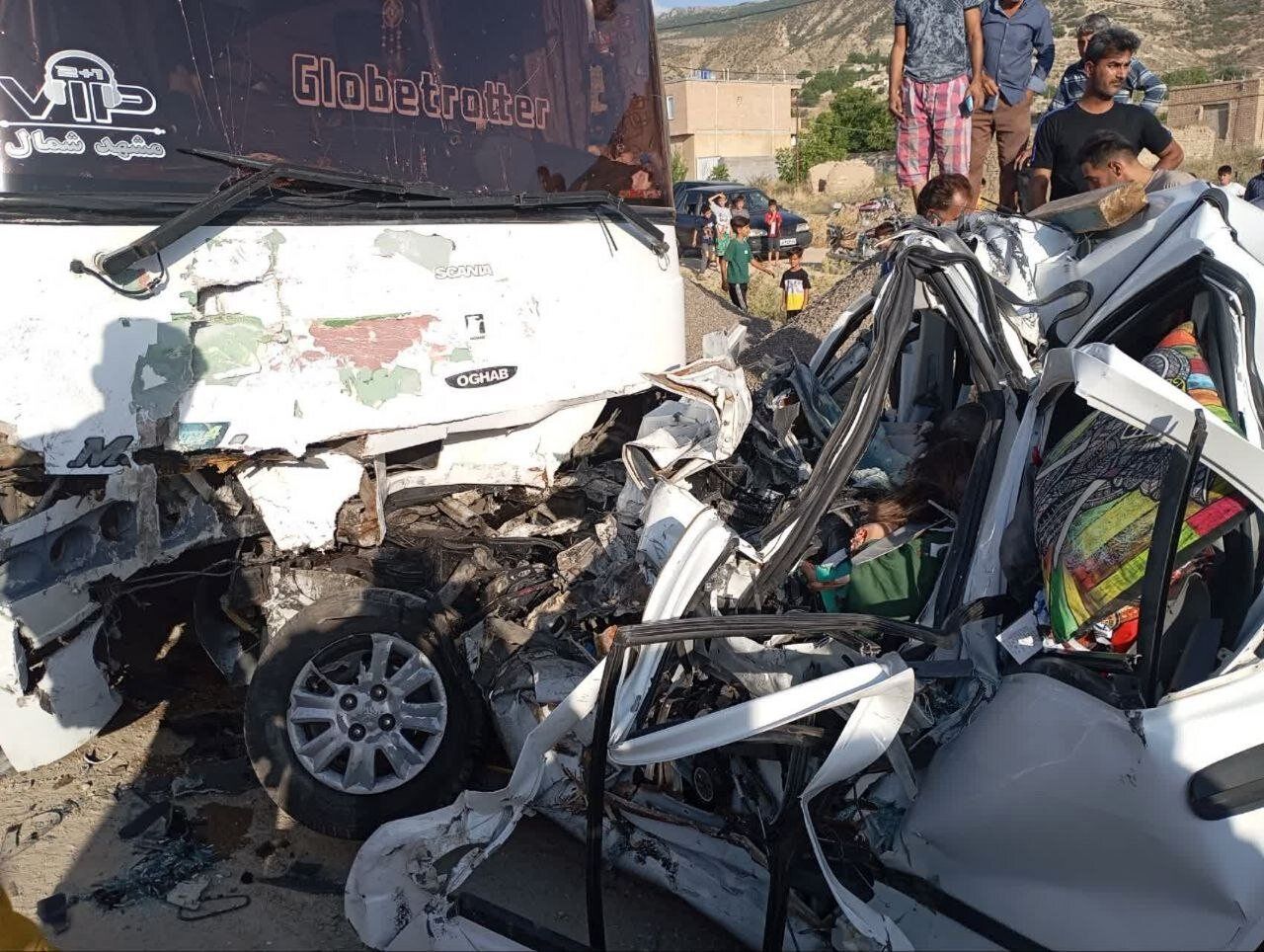  ۳نفر در تصادف شدید اتوبوس با تیبا در محور آشخانه به جنگل گلستان فوت شدند