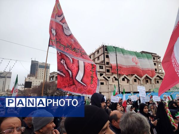 تولد ۴۷ساله‌گی انقلاب ایران در خیابان پانزده خرداد