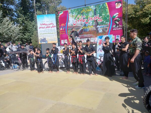همایش پیاده‌روی خانوادگی در منطقه گردشگری سیاسرد بروجن