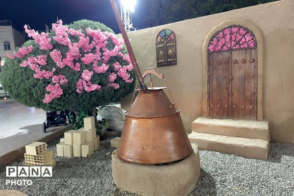 جشنواره گلاب‌گیری و صنایع‌دستی؛ پیوند عطر سنت و هنر ایرانی