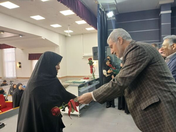 آیین تکریم و تجلیل از پژوهشگران برتر ناحیه۶