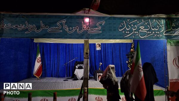 بازسازی صحنه سخنرانی رهبر شهید انقلاب اسلامی ایران در بلوار امام‌زاده حسن(ع) کرج