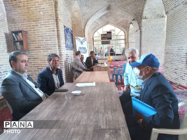 برپایی میز خدمت در هفته آخر اردیبهشت ماه 
