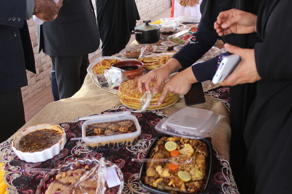 جشنواره غذا و صنایع دستی در اردوی تمشک دختران استان بوشهر
