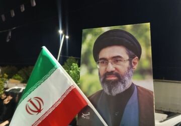 طنین دوباره «لبیک یا خامنه‌ای» در معمولان