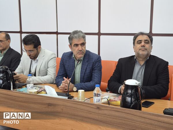 معلمان نمونه در قاب افتخار آموزش و پرورش منطقه ۵