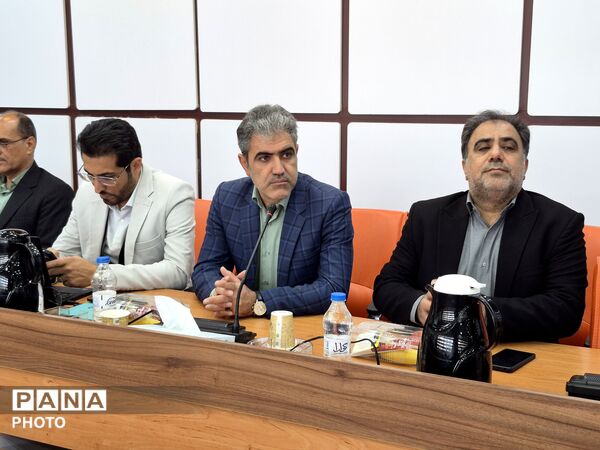 معلمان نمونه در قاب افتخار آموزش و پرورش منطقه ۵