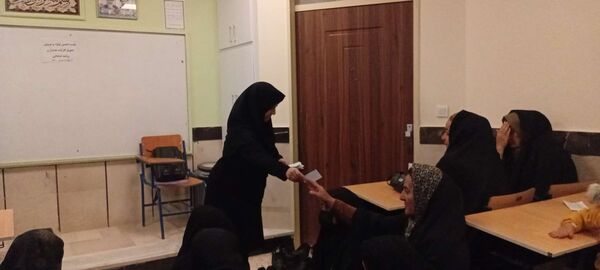 جلسه انجمن اولیا و تحویل کارنامه هشدار دبیرستان مادرمهربان خلیل آباد