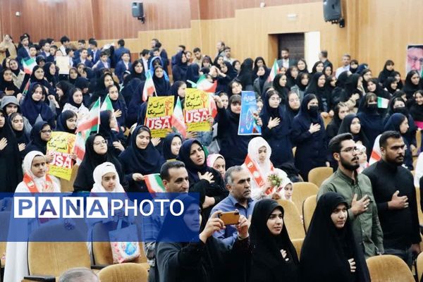 تجمع دانش‌آموزان آموزشگاه‌های شمال غرب شیراز در روز دانش‌آموز