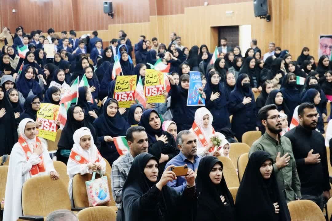 تجمع دانش‌آموزان آموزشگاه‌های شمال غرب شیراز در روز دانش‌آموز