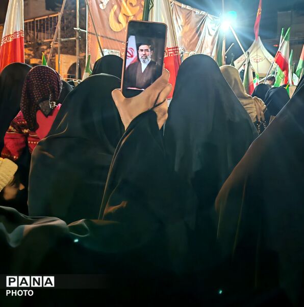 بلوار فضل، صحنه عشق و ارادت ملت به رهبر در شبی دیگر