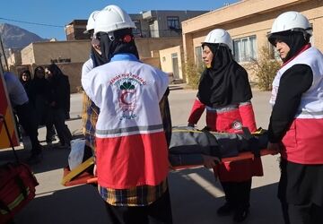 برگزاری نمادین مانور زلزله در دبیرستان بنت الهدی تفت