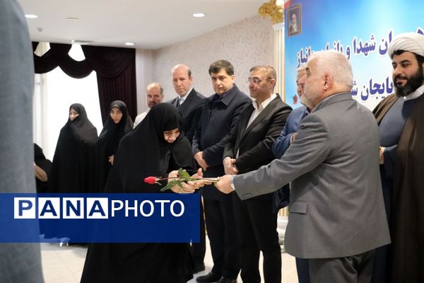 مراسم تجلیل از مادران، همسران شهدا و بانوان جانباز فرهنگی آذربایجان شرقی