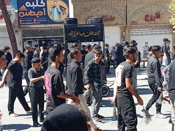 مراسم عزاداری و زنجیر زنی به مناسبت شهادت امام حسن عسکری«ع»