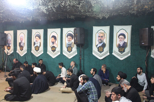 روایتگری طلاب جوان در یادواره شهدای مدرسه حقانی قم
