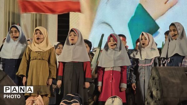 اجتماع دانش آموزان اصفهانی به مناسبت آغاز سال تحصیلی