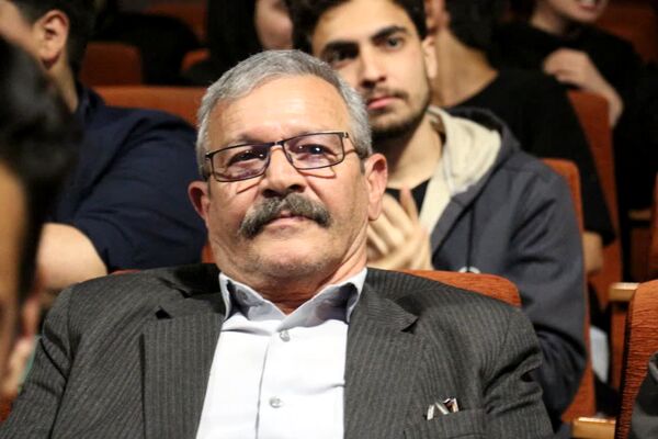 میتینگ برای نوجوانان  روی صحنه رفت