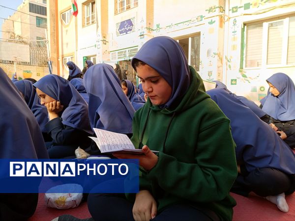 طنین همدلی در دهه فاطمیه، توزیع آش نذری در میان دانش‌آموزان دبیرستان دکتر جواد حداد ۲