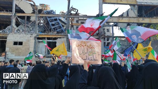 تجمع پرشور دانش‌آموزان در پایگاه حبیب بن مظاهر با حضور مدیر آموزش و پرورش منطقه ۱۷