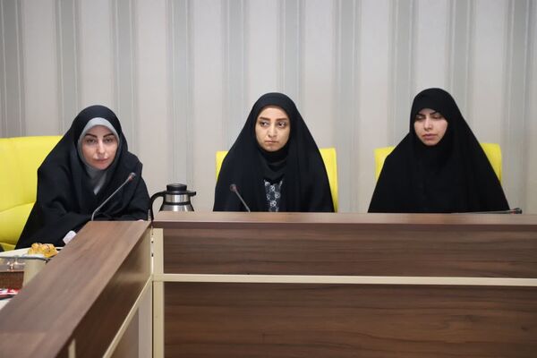 نشست مدیرکل آموزش و پرورش آذربایجان شرقی با نمایندگان مجلس دانش‌آموزی