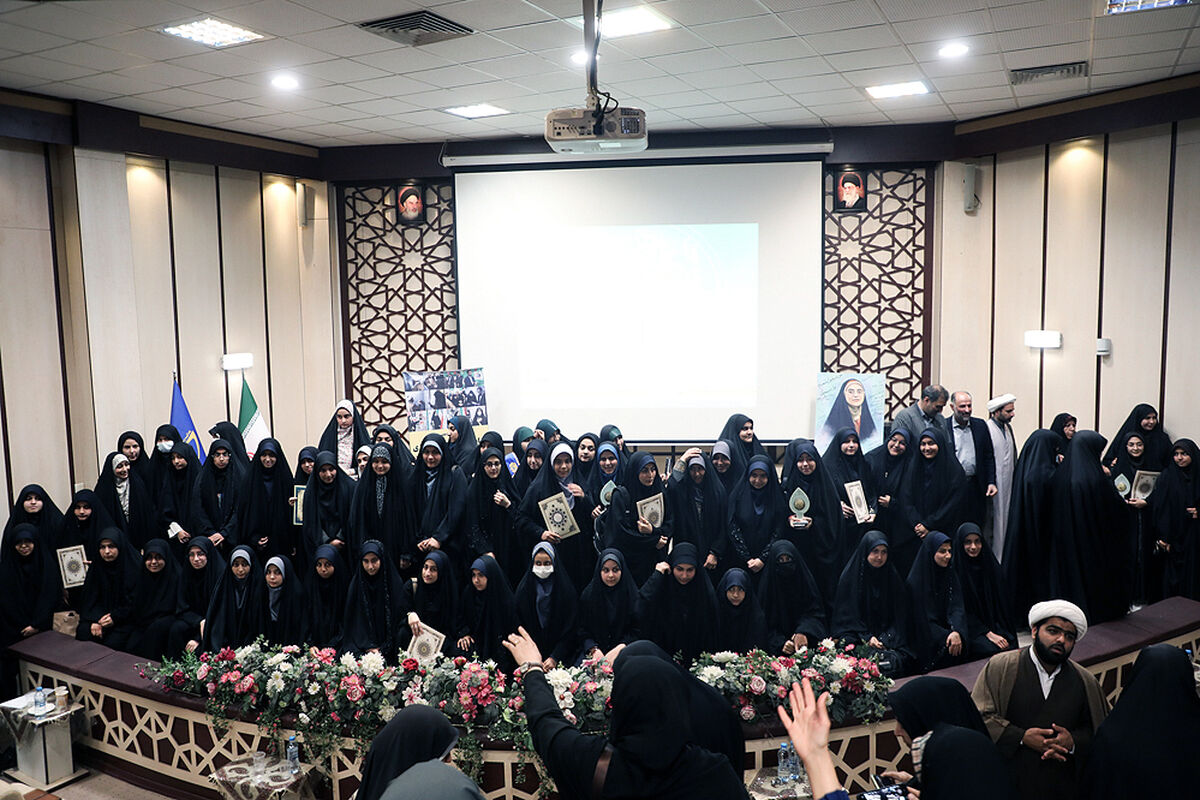 دانش‌آموزان پرچم حق را بلند کرده و به نسل‌های بعد منتقل کنند