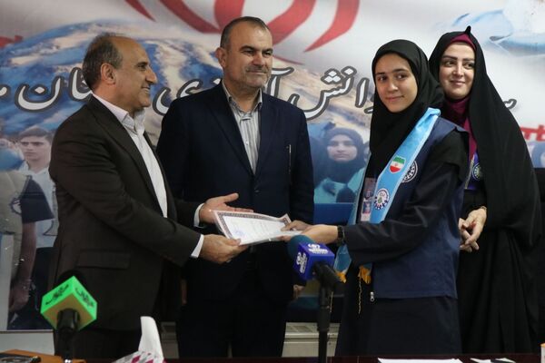 تقدیر از طلایه‌داران آگاهی در مازندران 